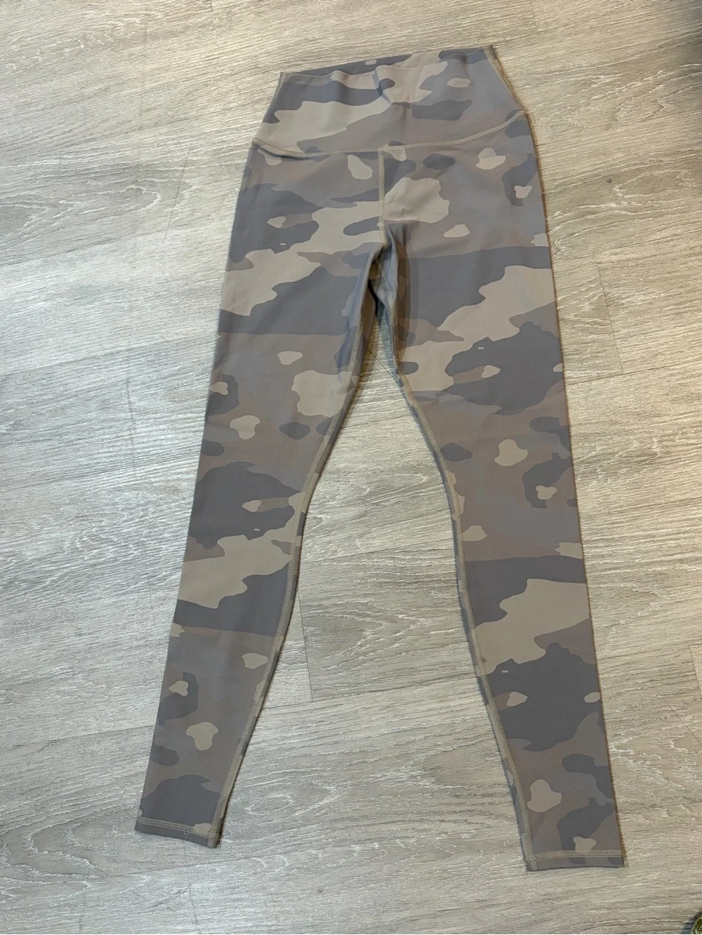 ALO Yoga High Waist Camo Vapor Legging Size Small Putty Camouflage New